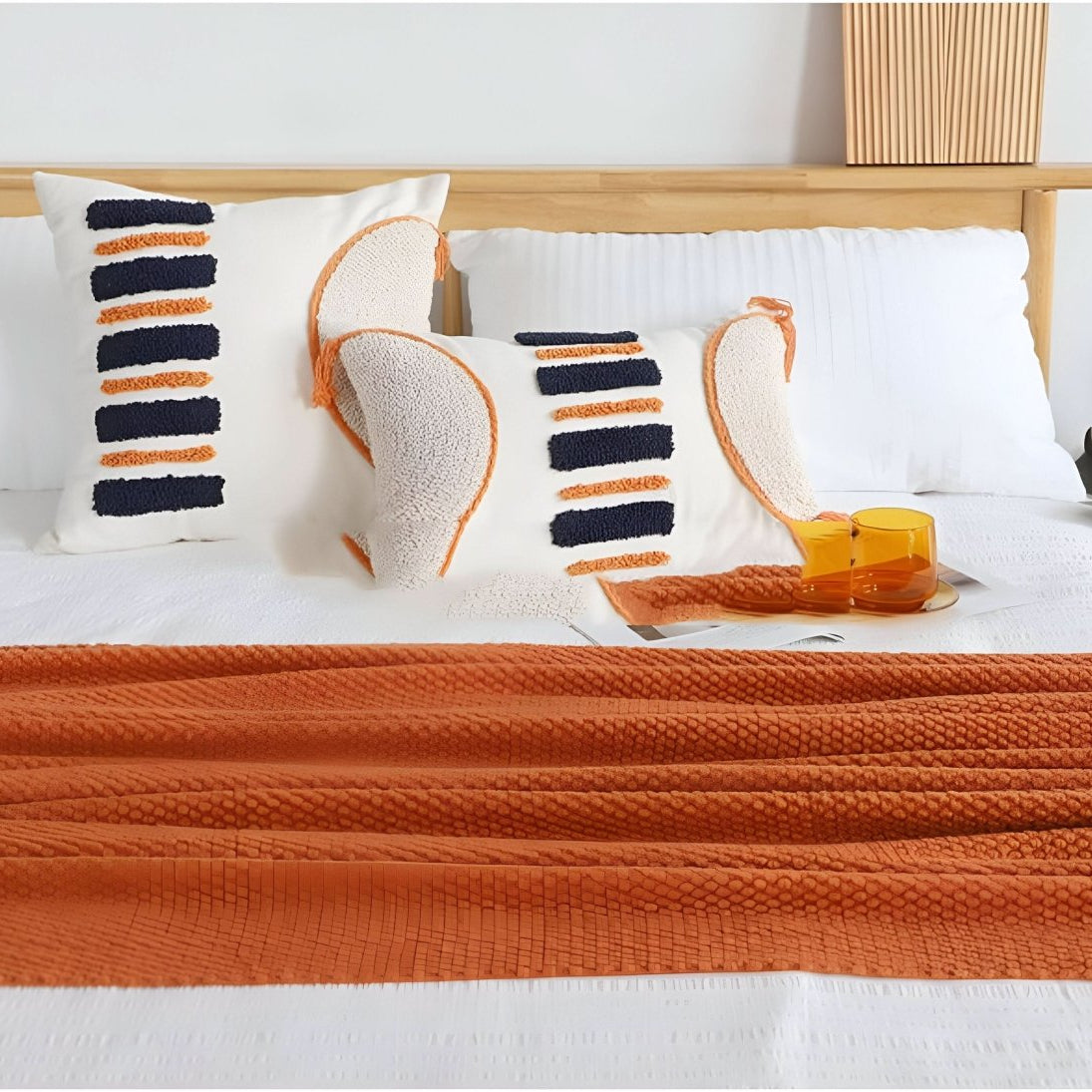 Knitted fleece blanket with fleece lining - soft and decorative