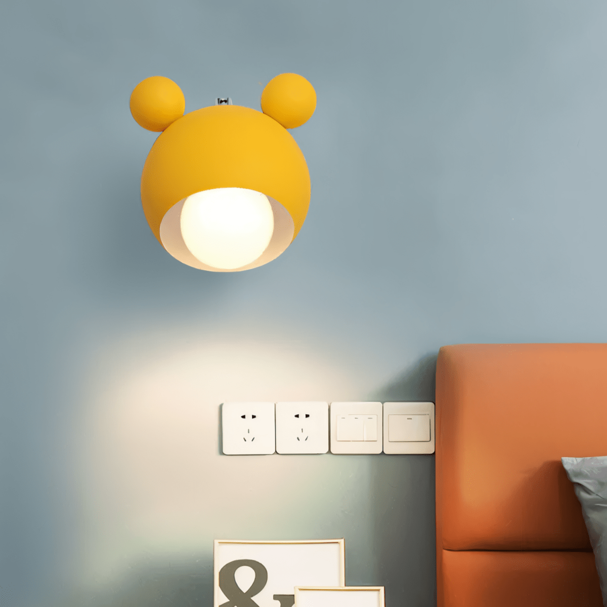 Macaron wall light with swivel function for atmospheric lighting