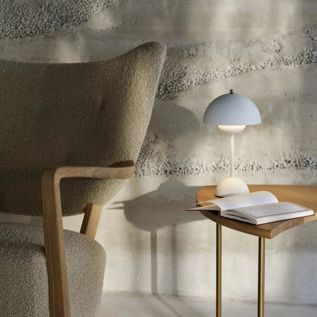 Cordless LED table lamp in a retro mushroom design – touch-dimmable