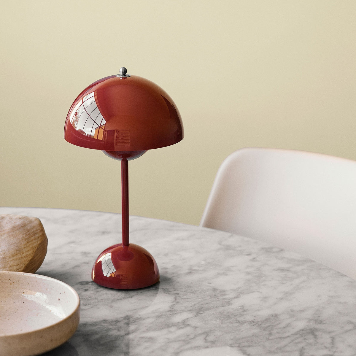 Cordless LED table lamp in a retro mushroom design – touch-dimmable