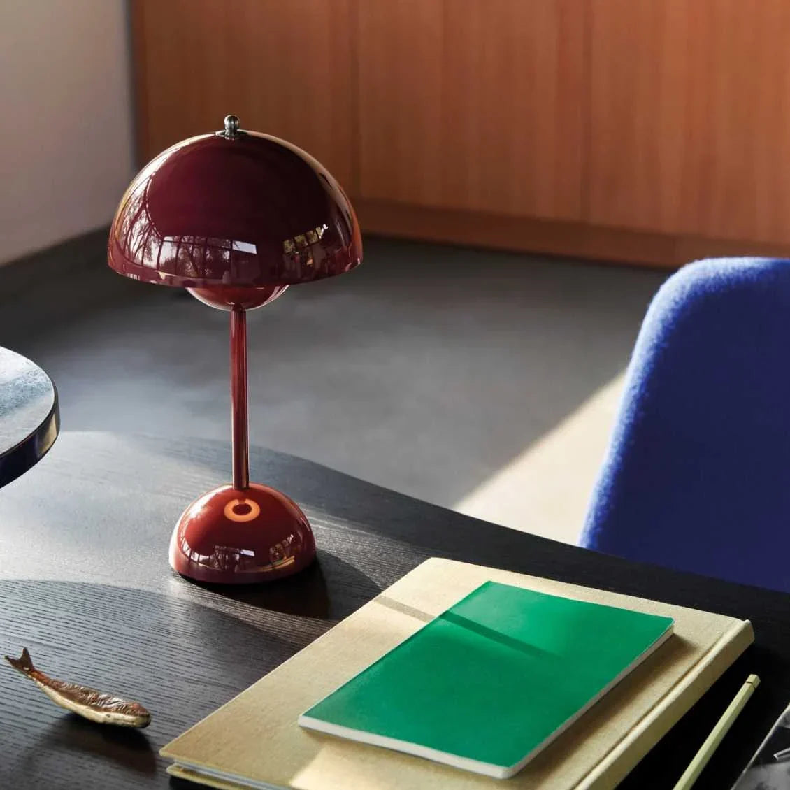 Cordless LED table lamp in a retro mushroom design – touch-dimmable