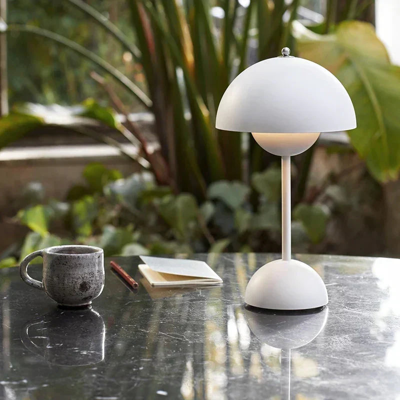 Kabellose LED-Tischlampe im Retro-Pilzdesign – per Touch dimmbar