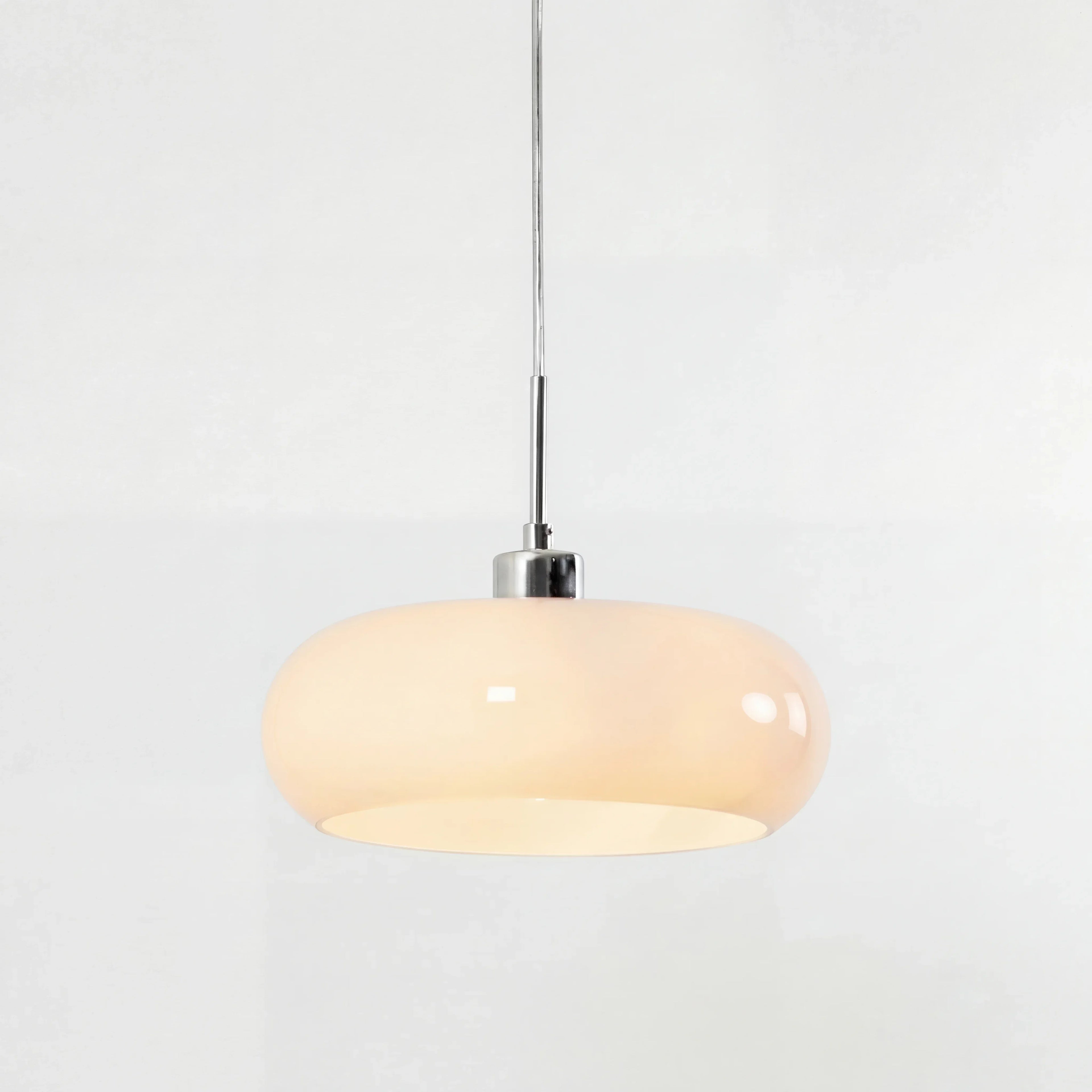 Glas-Pendelleuchte im Bauhaus-Stil für moderne Innenräume