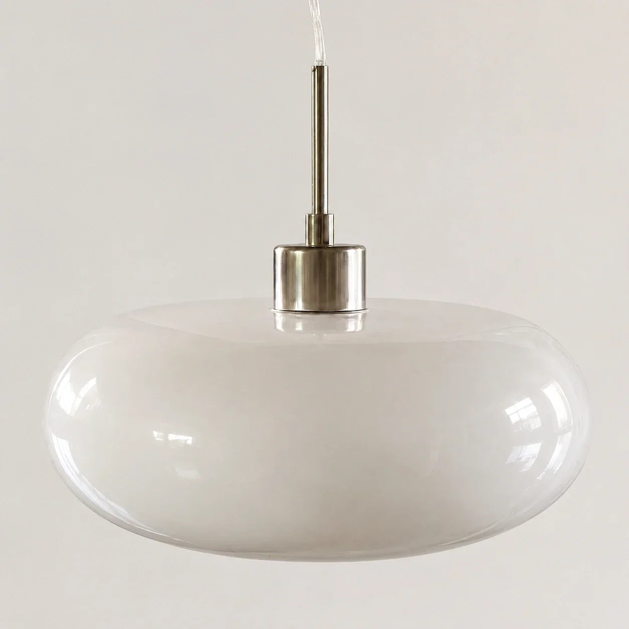 Glas-Pendelleuchte im Bauhaus-Stil für moderne Innenräume
