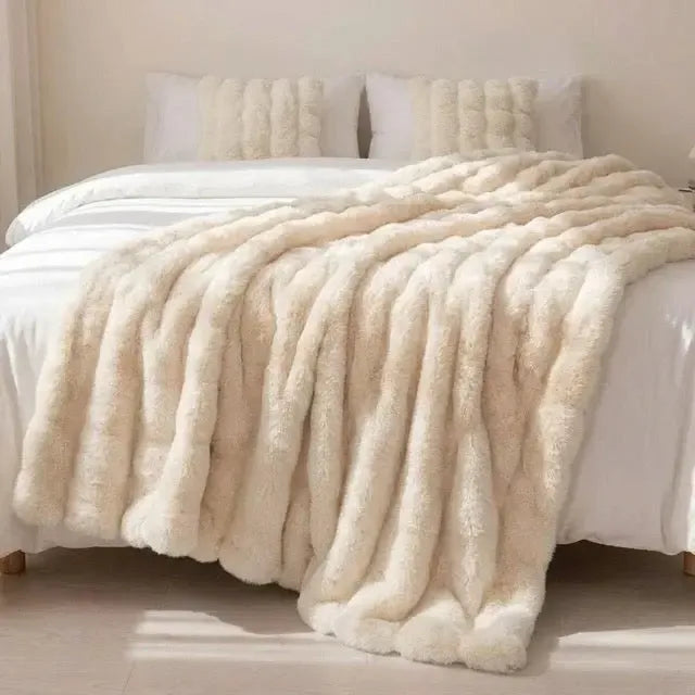 Kunstfell Kuscheldecke in Kaninchenfelloptik – weich und warm