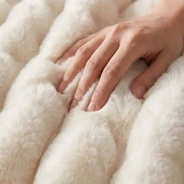 Kunstfell Kuscheldecke in Kaninchenfelloptik – weich und warm