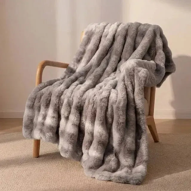 Kunstfell Kuscheldecke in Kaninchenfelloptik – weich und warm