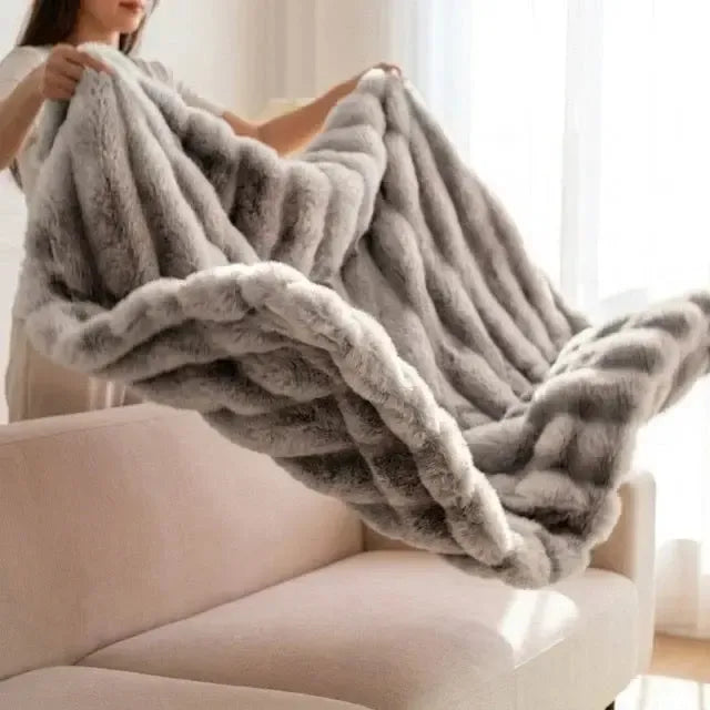 Kunstfell Kuscheldecke in Kaninchenfelloptik – weich und warm