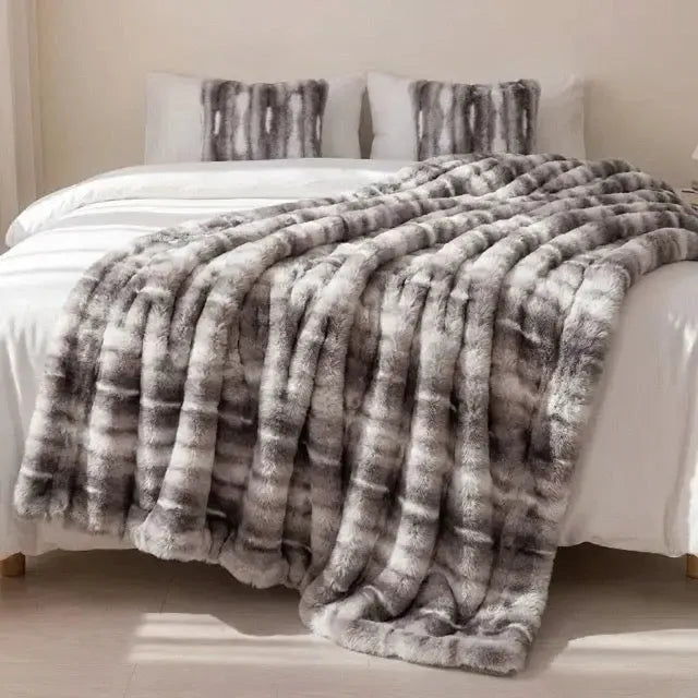 Kunstfell Kuscheldecke in Kaninchenfelloptik – weich und warm