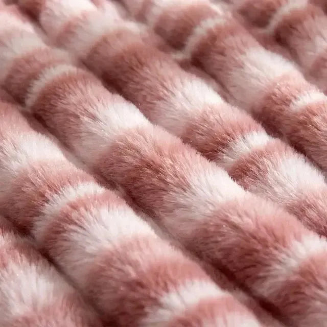 Kunstfell Kuscheldecke in Kaninchenfelloptik – weich und warm