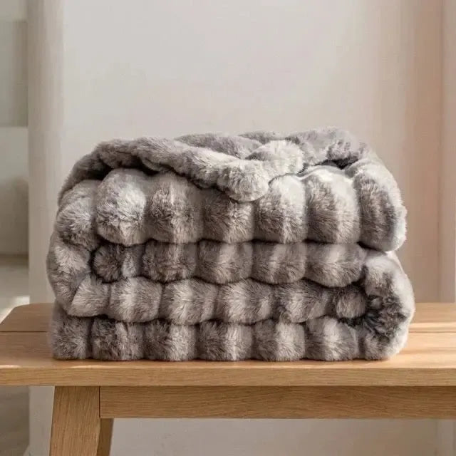 Kunstfell Kuscheldecke in Kaninchenfelloptik – weich und warm