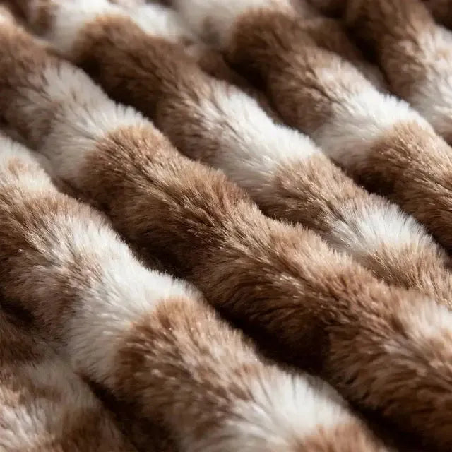 Kunstfell Kuscheldecke in Kaninchenfelloptik – weich und warm