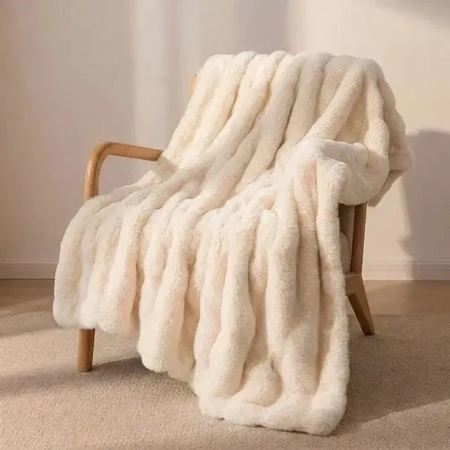 Kunstfell Kuscheldecke in Kaninchenfelloptik – weich und warm