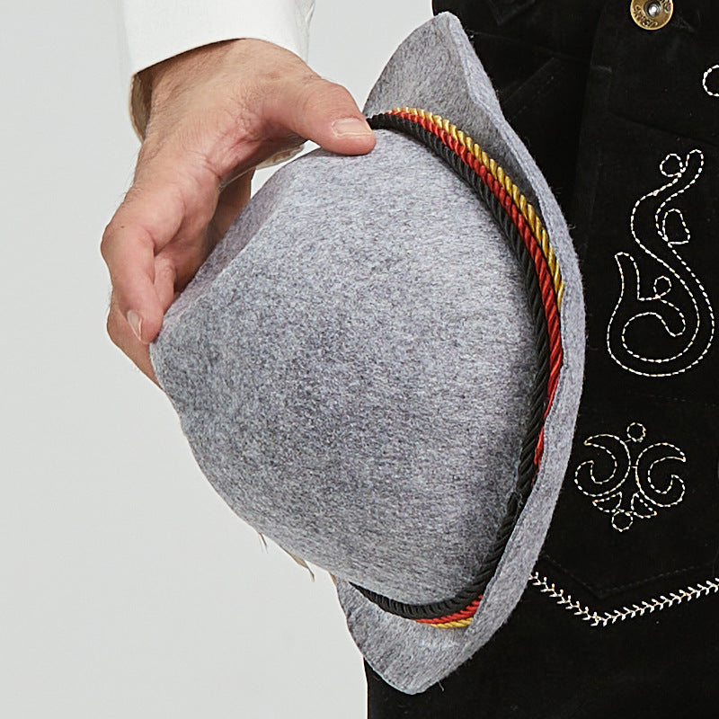Kurze Trachtenlederhose mit Stickerei und Hosenträgern für Herren