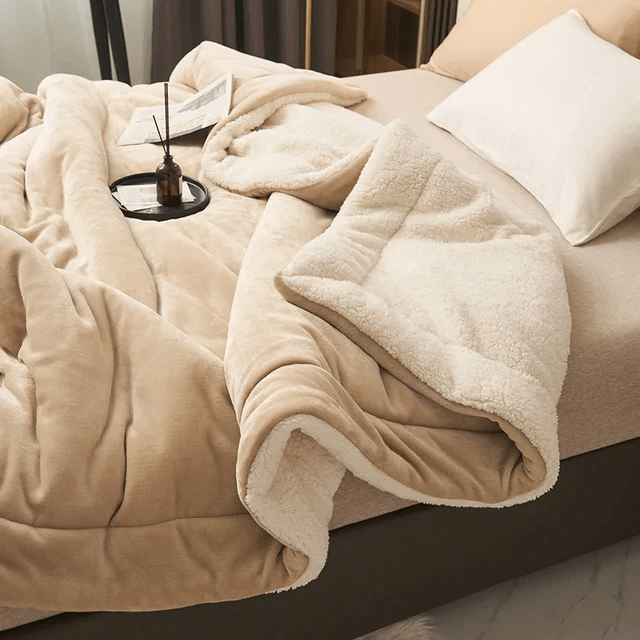 Fleece Kuscheldecke – weich, warm und gemütlich für zuhause