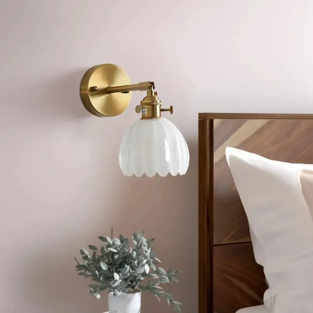 Lotus Glas Wandleuchte – dekoratives Wandlicht im Blütendesign