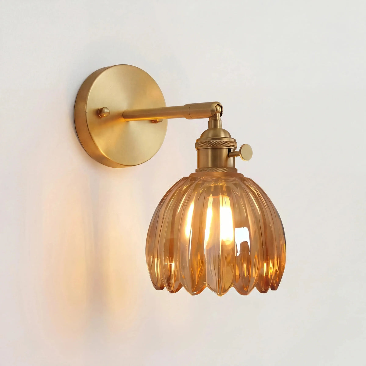 Lotus Glas Wandleuchte – dekoratives Wandlicht im Blütendesign