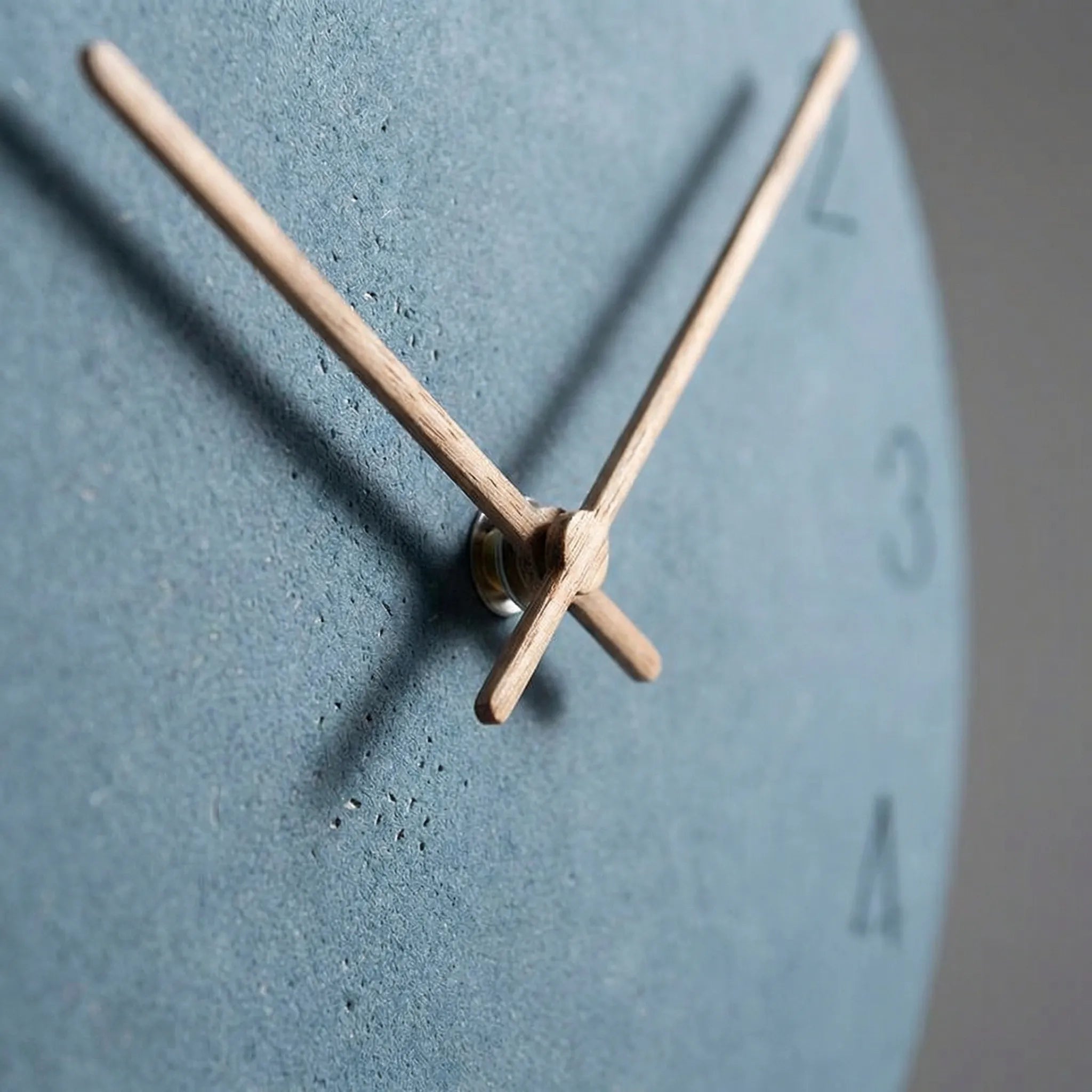 Runde Wanduhr mit lautlosem Uhrwerk – minimalistisches Design