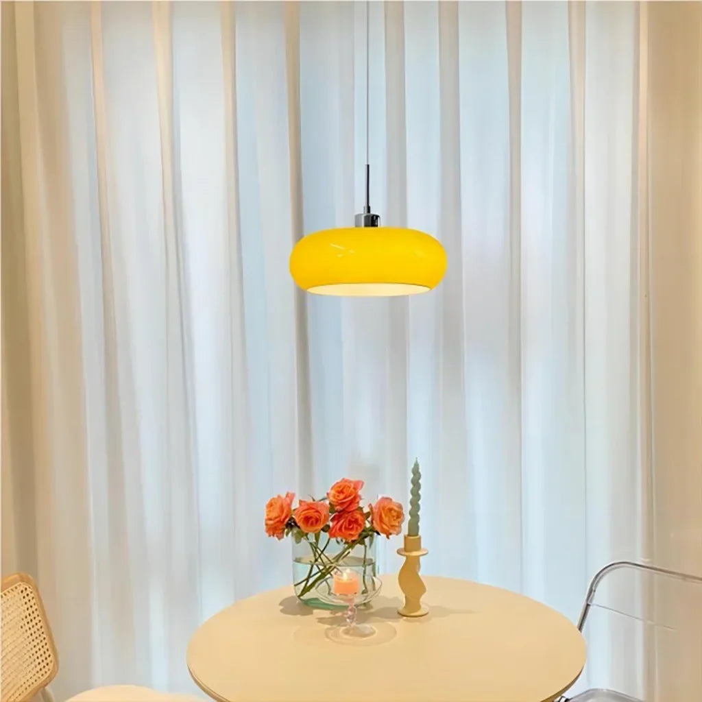 Glas-Pendelleuchte im Bauhaus-Stil für moderne Innenräume