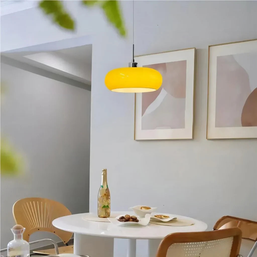 Glas-Pendelleuchte im Bauhaus-Stil für moderne Innenräume