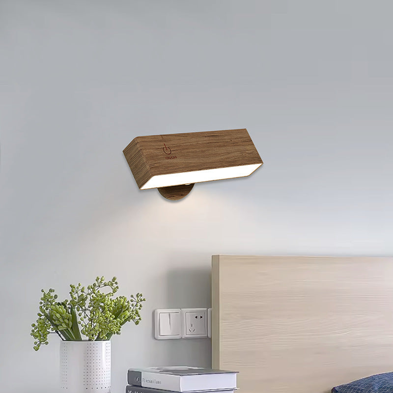 Wireless wall lamp with a wood finish - rechargeable and dimmable