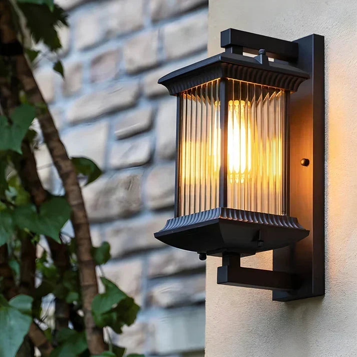 Outdoor lamp with ribbed glass for warm-white LED light
