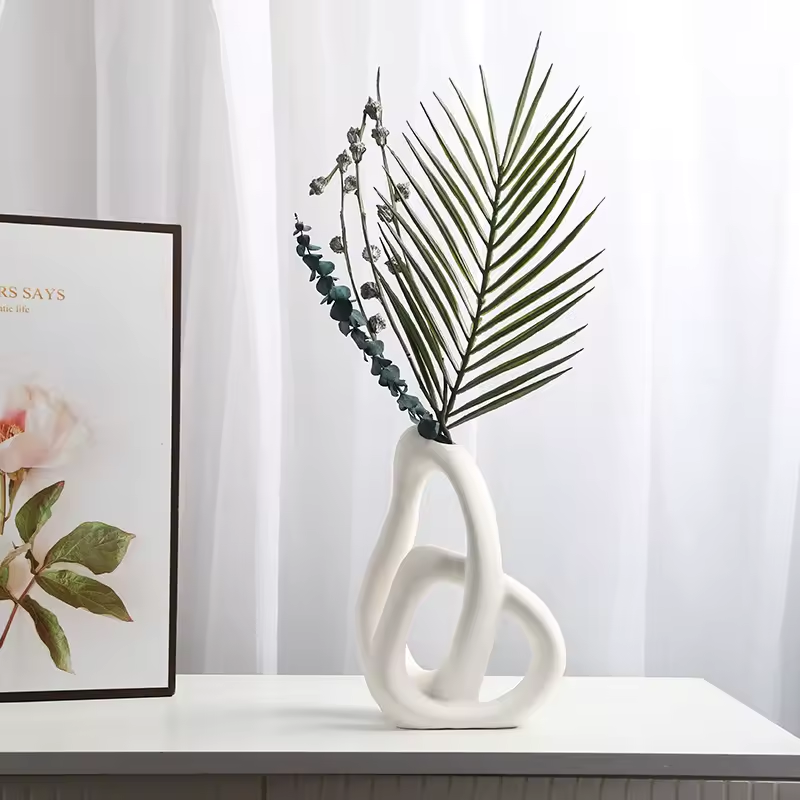 Keramikvase in Herzform – modernes Deko-Objekt für Zuhause