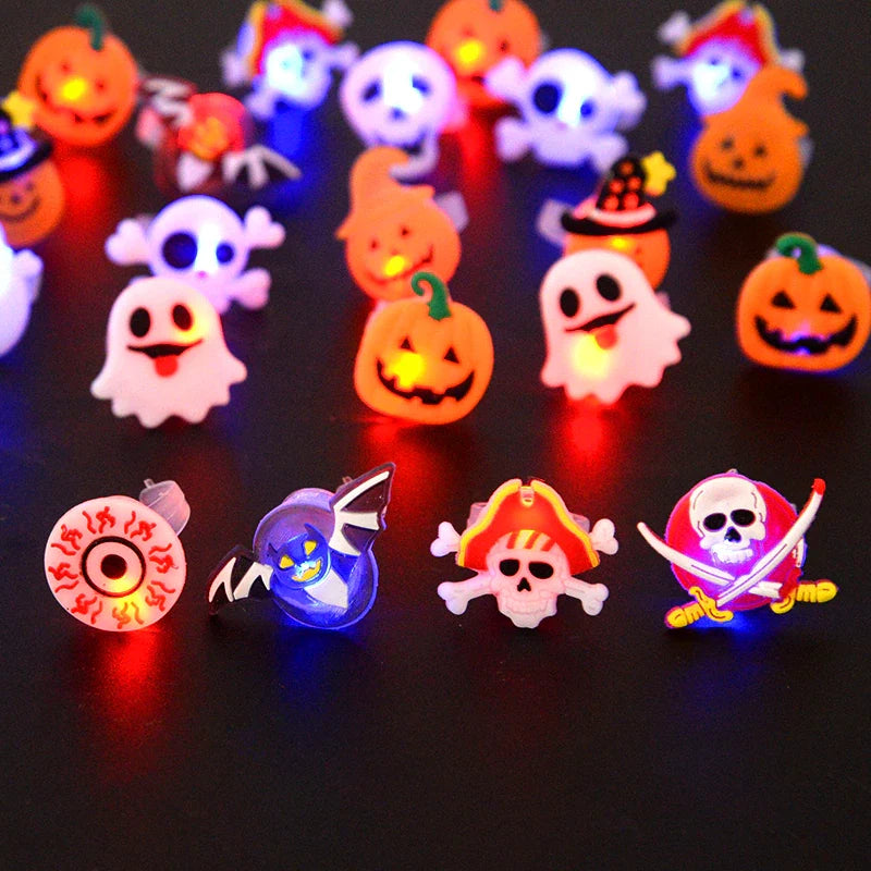 LED Halloween Ringe – 20 Stück Leuchtende Ringe mit Gruseligen Designs