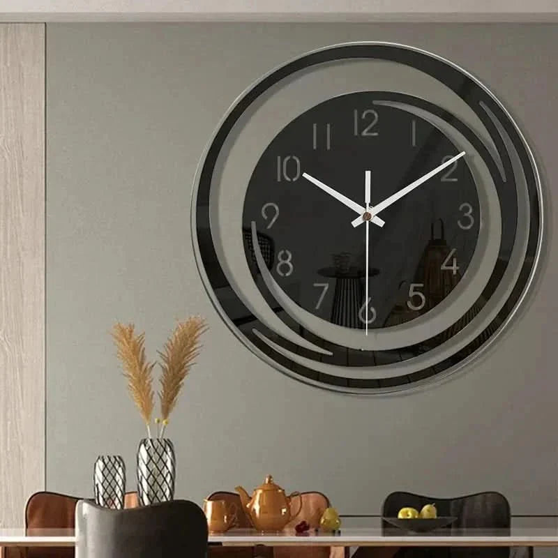 Moderne Wanduhr mit minimalistischem Design und lautlosem Uhrwerk