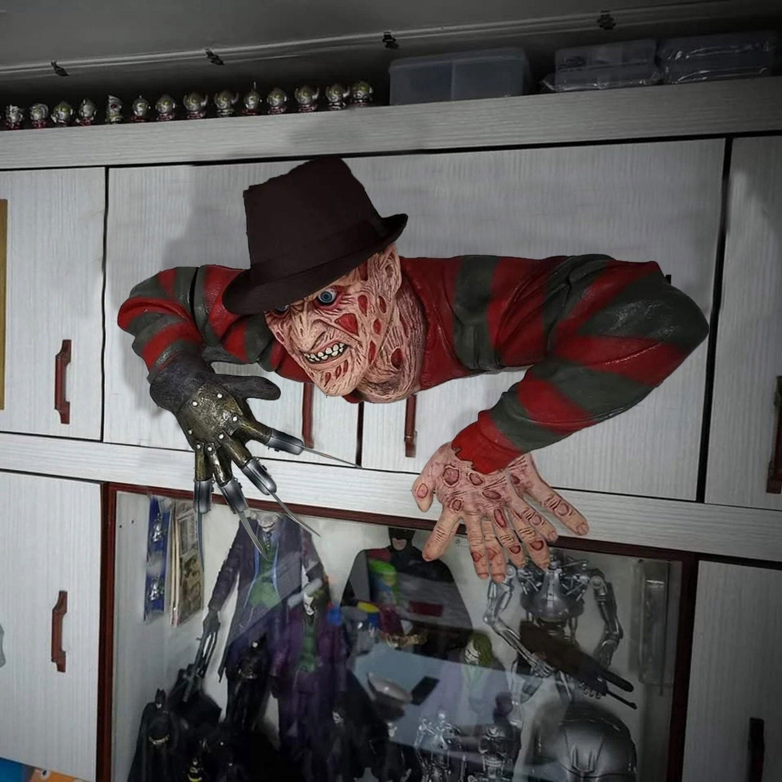 Creepy Grave Walker for Hanging – Halloween Wall Decoration Made of Resin