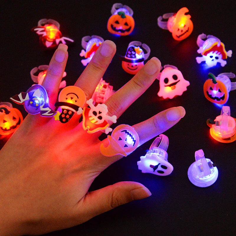 LED Halloween Ringe – 20 Stück Leuchtende Ringe mit Gruseligen Designs