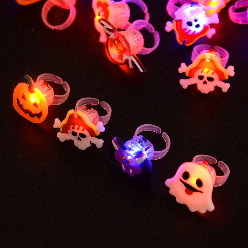 LED Halloween Ringe – 20 Stück Leuchtende Ringe mit Gruseligen Designs