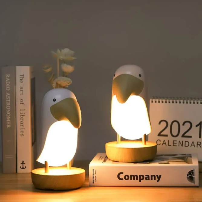 Rechargeable wooden night lamp in a bird design