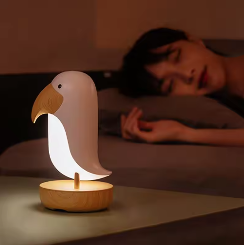 Rechargeable wooden night lamp in a bird design