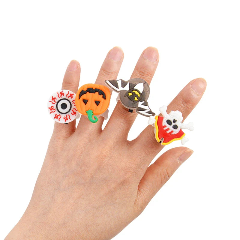 LED Halloween Ringe – 20 Stück Leuchtende Ringe mit Gruseligen Designs