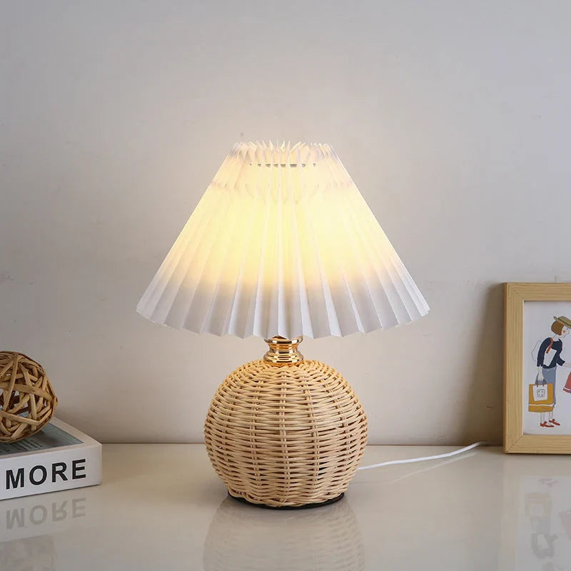 mit Rattansockel und Stoffschirm – USB-betrieben