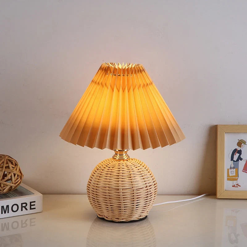 mit Rattansockel und Stoffschirm – USB-betrieben