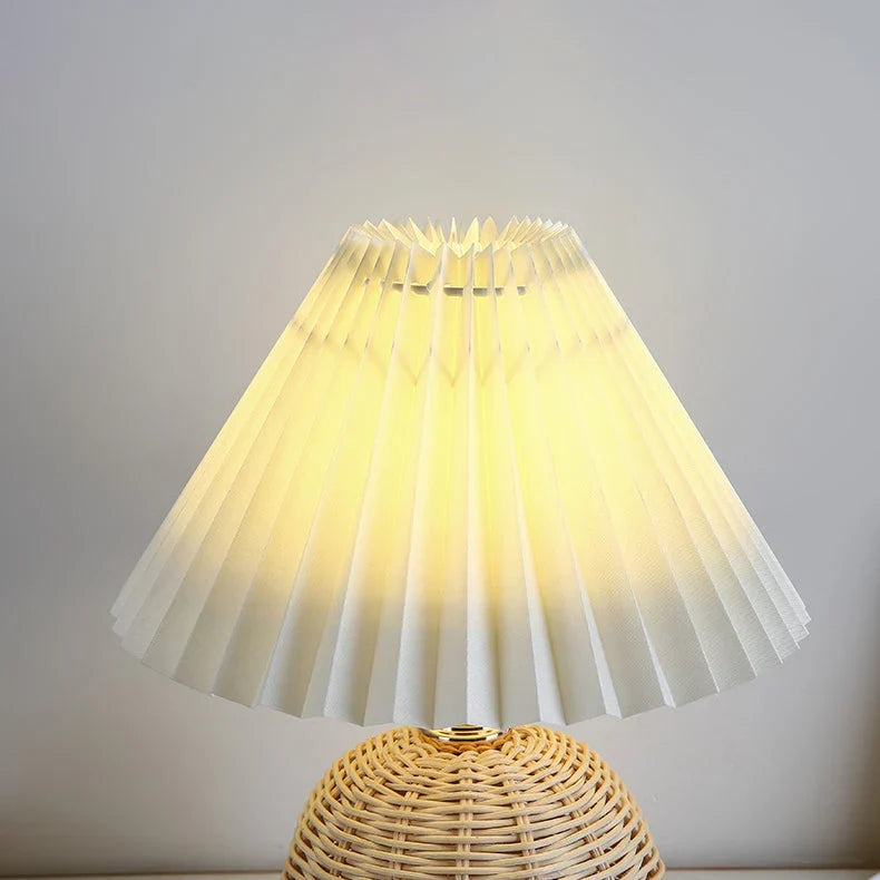 mit Rattansockel und Stoffschirm – USB-betrieben