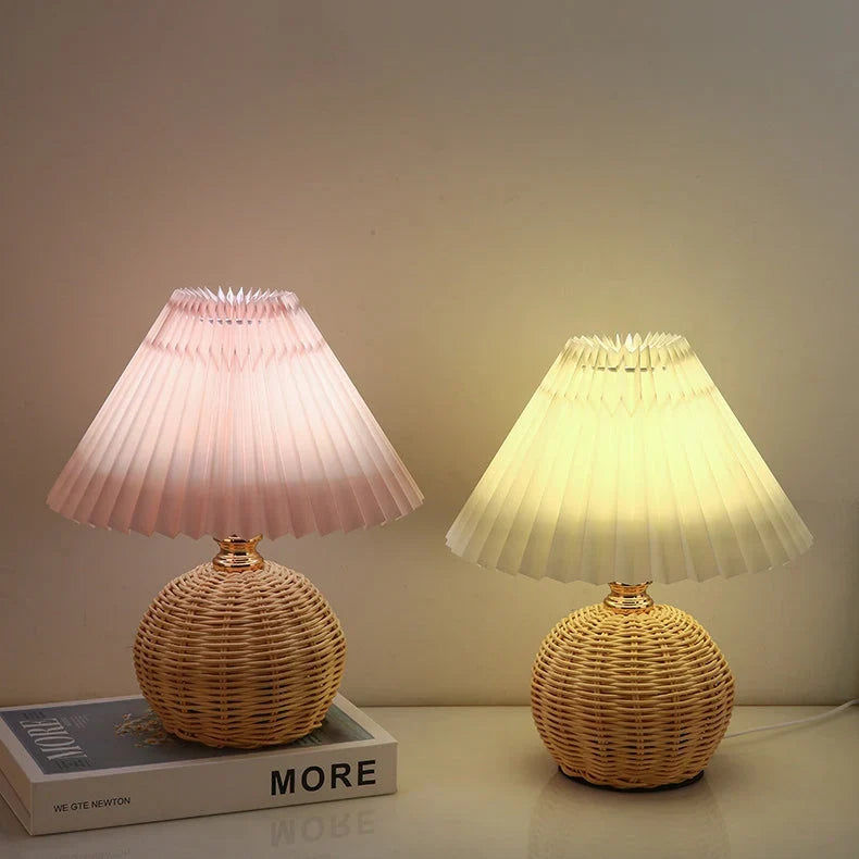 mit Rattansockel und Stoffschirm – USB-betrieben
