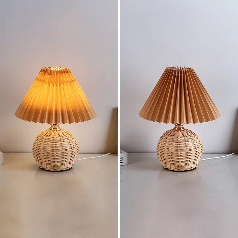 mit Rattansockel und Stoffschirm – USB-betrieben