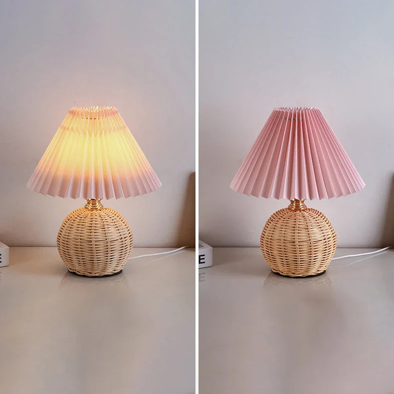 mit Rattansockel und Stoffschirm – USB-betrieben