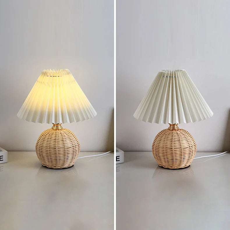 mit Rattansockel und Stoffschirm – USB-betrieben
