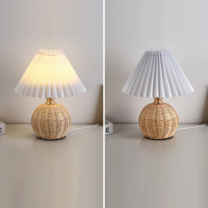 mit Rattansockel und Stoffschirm – USB-betrieben