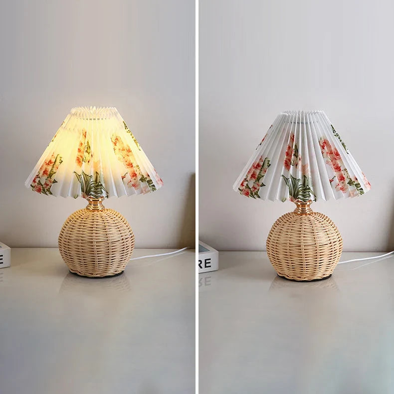 mit Rattansockel und Stoffschirm – USB-betrieben