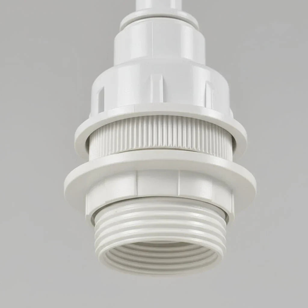 Tischlampe mit Stoffschirm und Holzakzenten für sanftes Ambientelicht