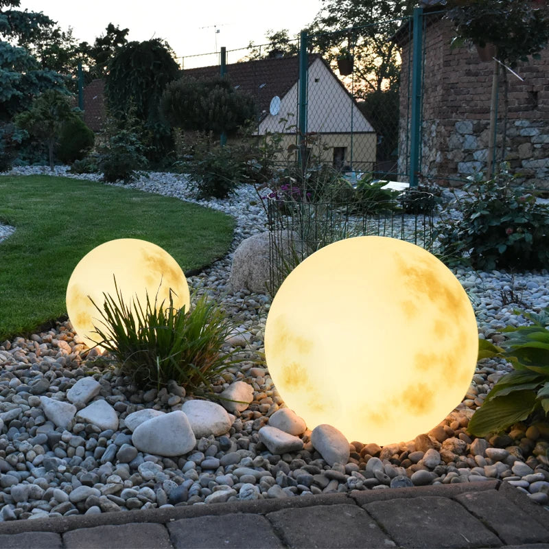 Mondförmige Gartenleuchte – stimmungsvolles Außenlicht