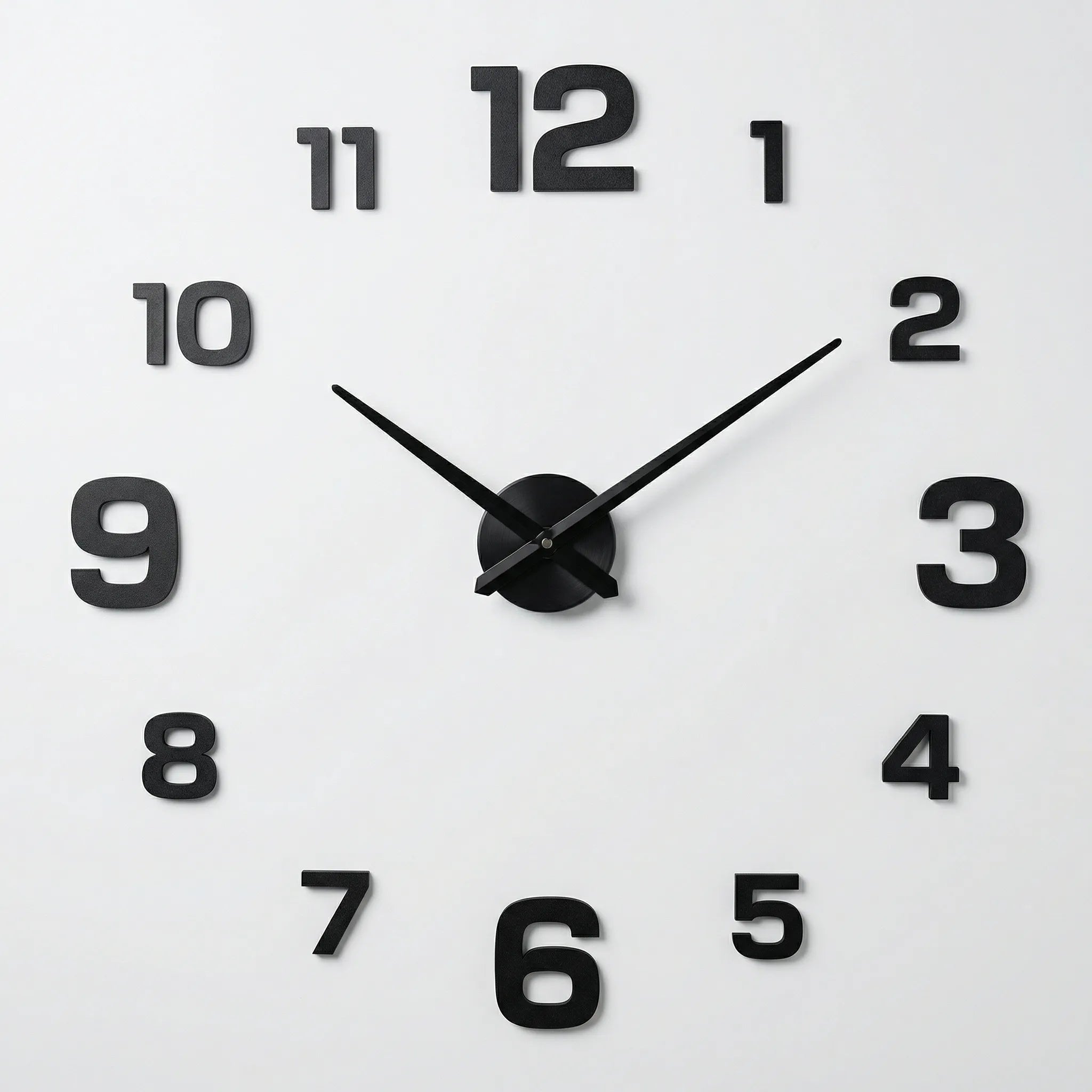Übergroße Wanduhr mit 3D-Ziffern – minimalistisch und modern