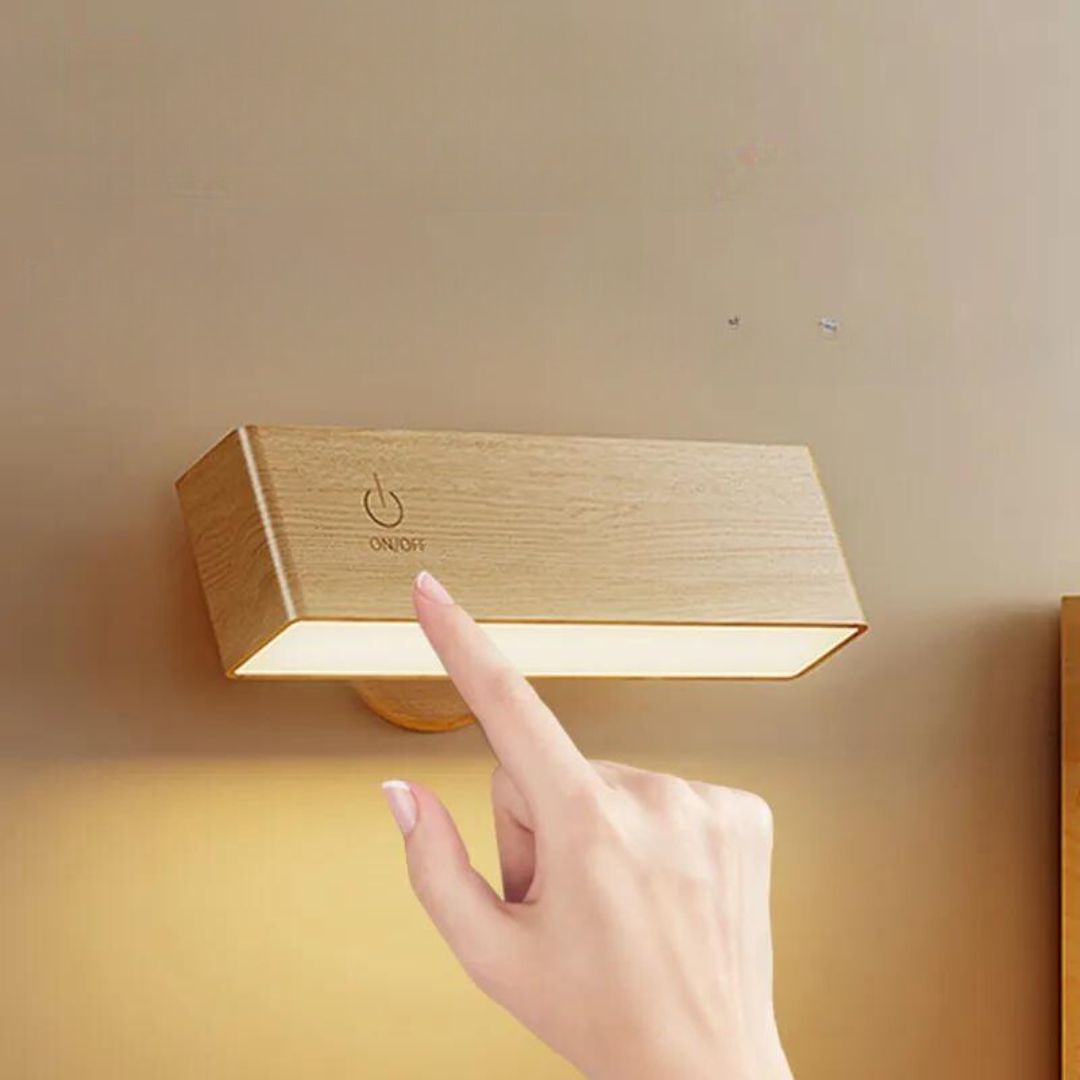 Wireless wall lamp with a wood finish - rechargeable and dimmable