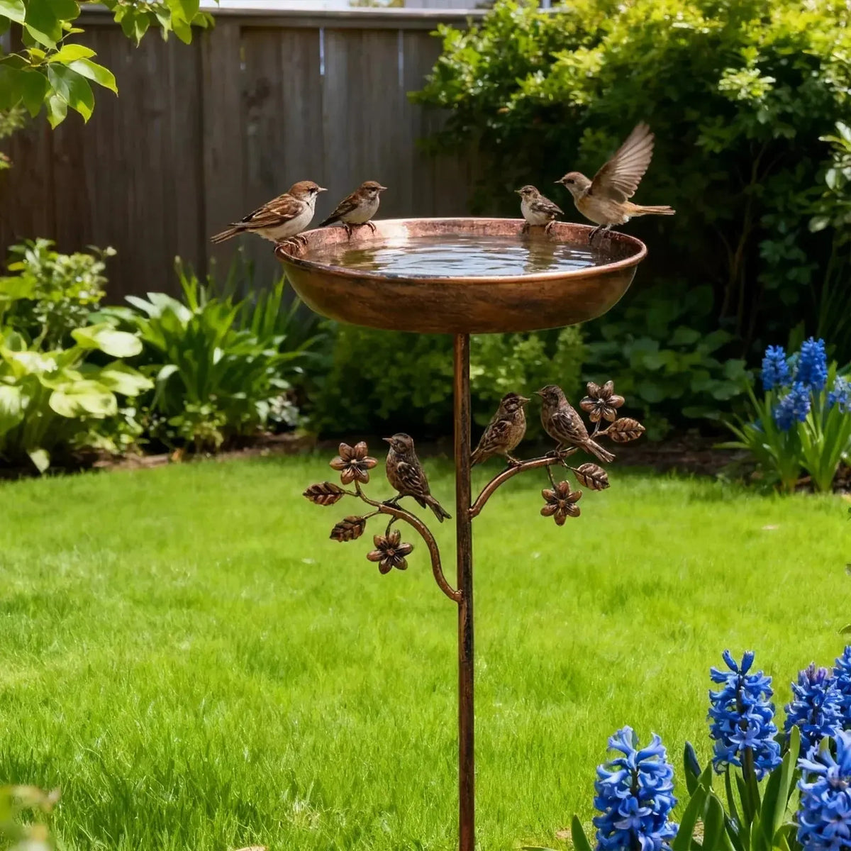 Vogeltränke mit Bodenspieß – dekorative Gartenschale für Wildvögel