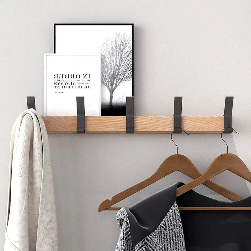 Wandgarderobe aus Holz und Metall – platzsparende Hakenleiste